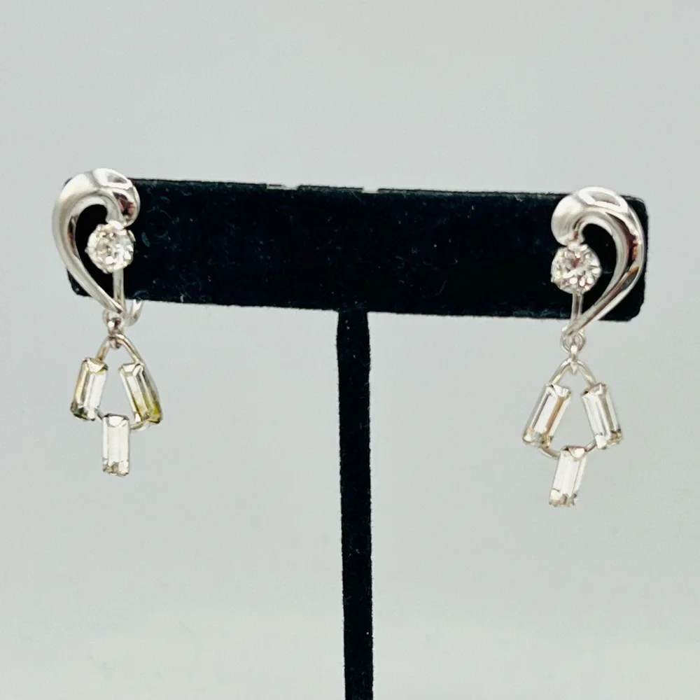 Vintage rhinestone clip on earrings clear baguette rhinestone dangles silver